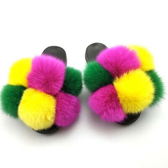 ⭐️Host Pick⭐️Women’s Flur Ball Fluffy Slippers - Picture 1 of 2
